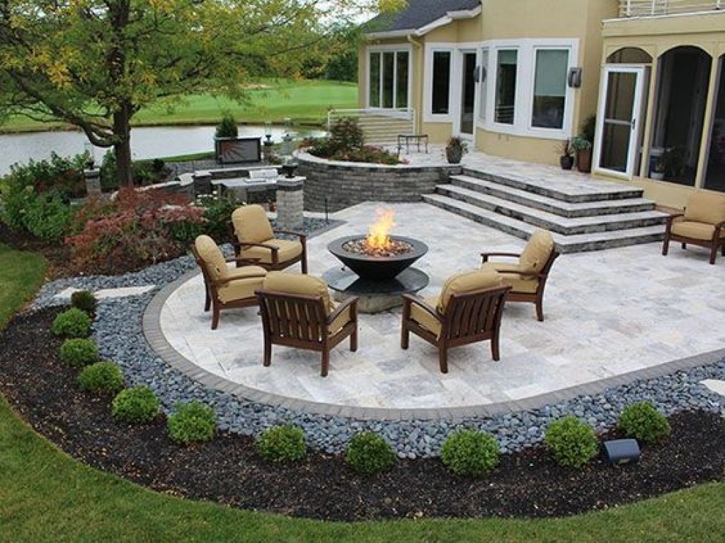 Add an Elegant Look to Your Garden With an Aluminium Fire Pit Sofa Set