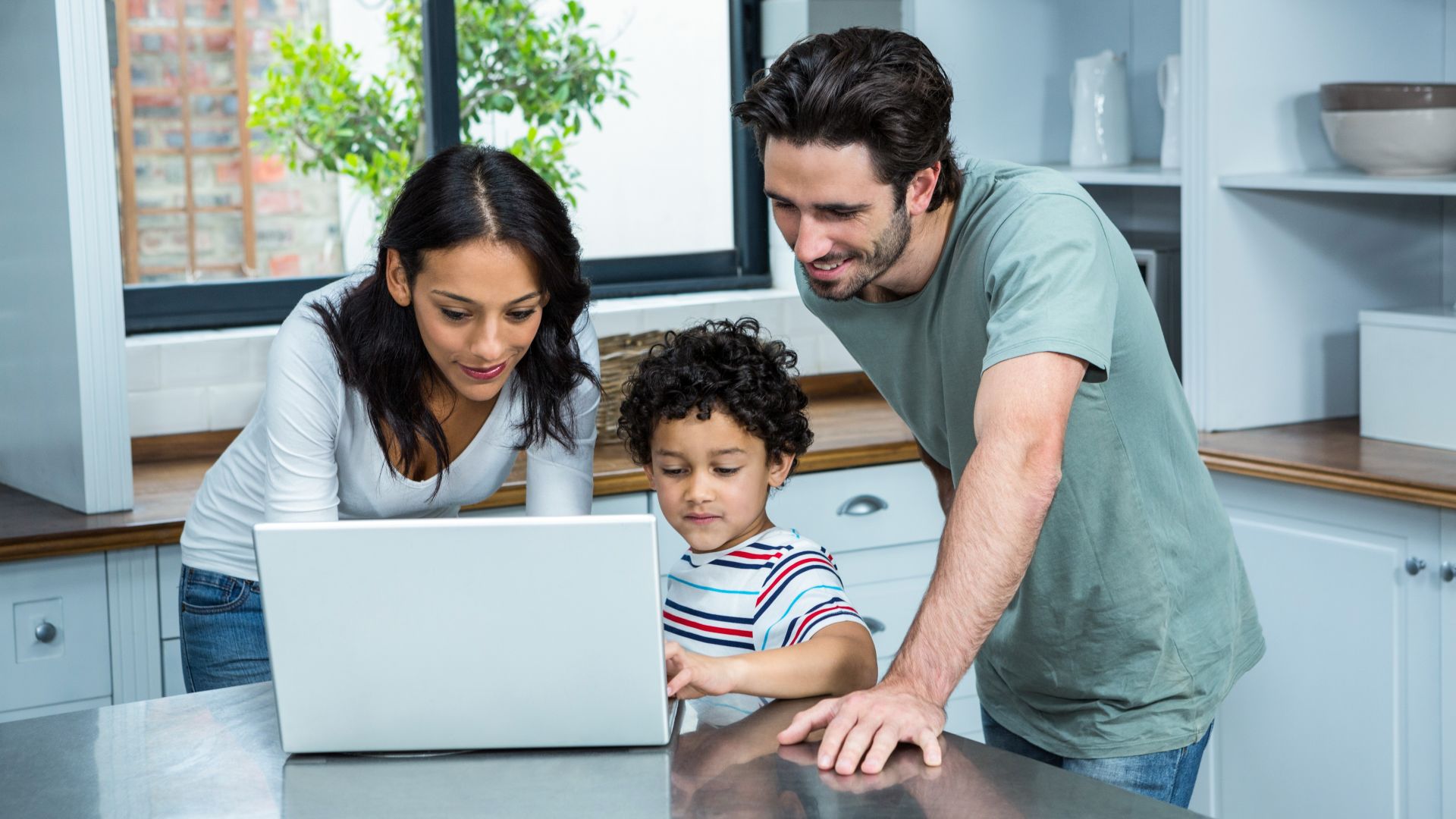 Using Parental Control Software to Protect Your Kids Online